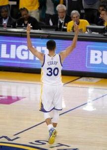 库里背影图片,篮球场上的孤独英雄