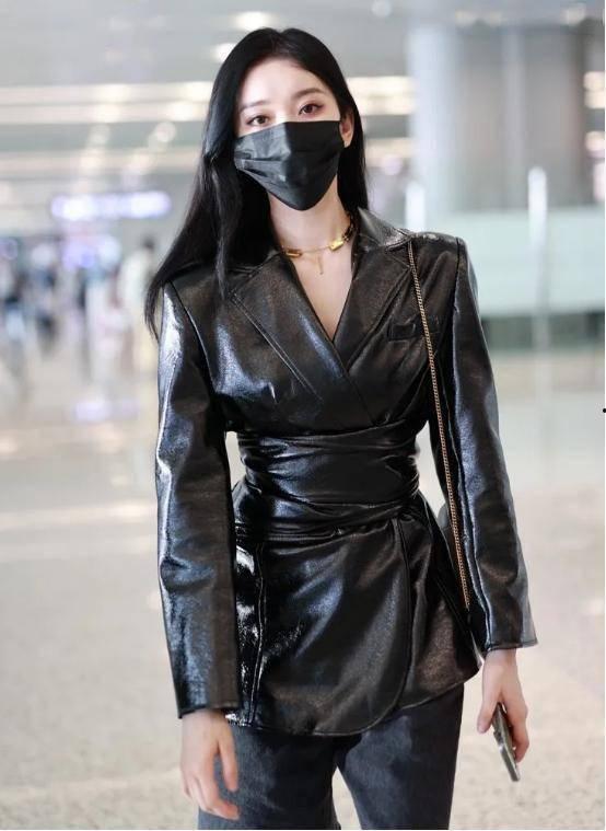 女明星穿皮衣,女明星演绎时尚皮衣穿搭风潮